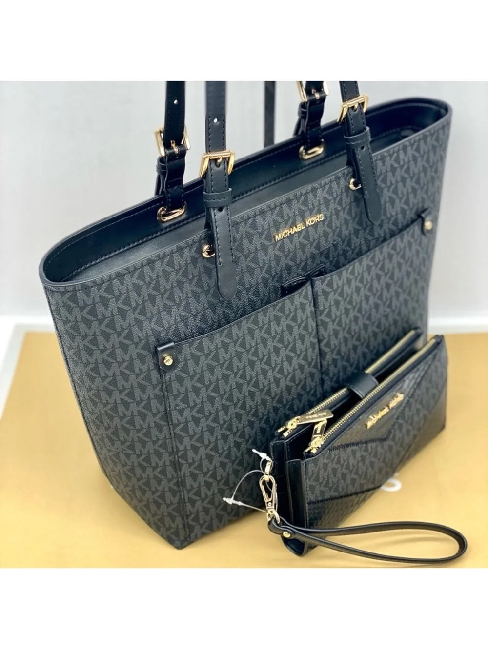 Michael Kors Jet Set Medium Pocket Shoulder Tote Bag And DoubleZip Wallet Set